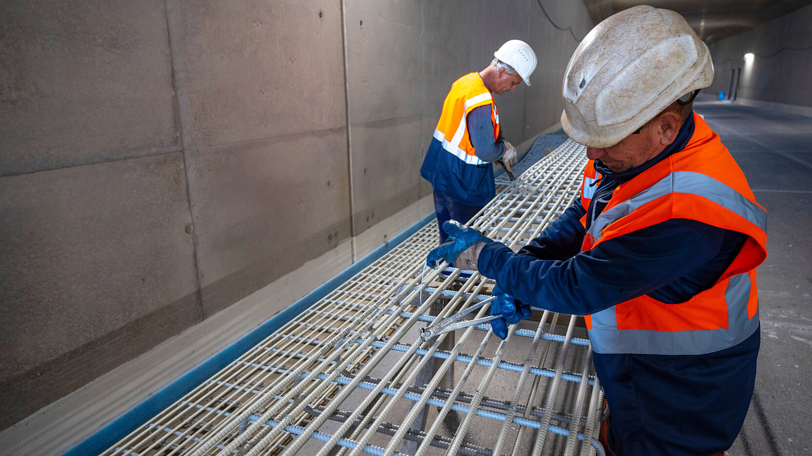 Schoeck_Notgehweg-Tunnel-Tutting_2_16-9dpi.jpg